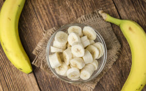 Какие необычные десерты можно приготовить из бананов?