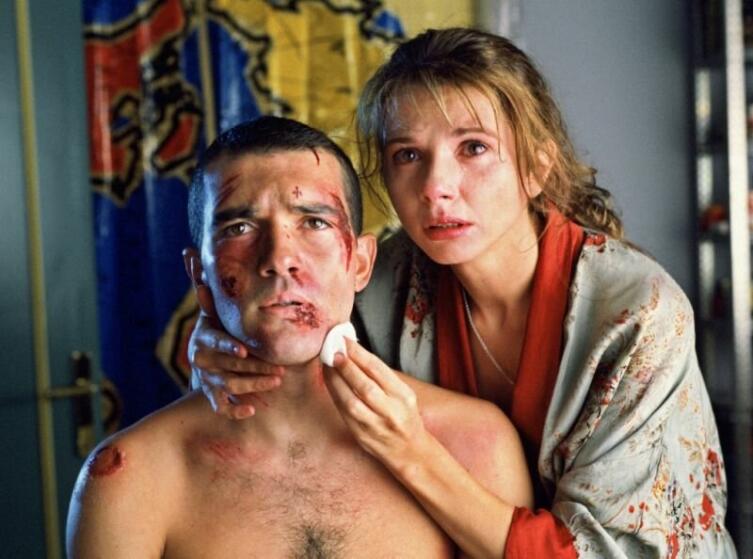 Постер к к/ф «Свяжи меня», 2015 г.