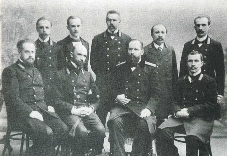 Столыпин (второй справа в первом ряду) с сослуживцами в Гродно. 1903 г.