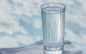 Какую воду лучше пить — из-под крана или бутилированную?