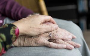 Как помочь пожилым людям сохранить мышление, память и речь?