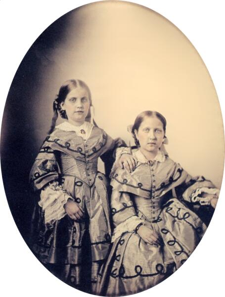 Две пережившие детство дочери монарха — Изабел и Леопольдина