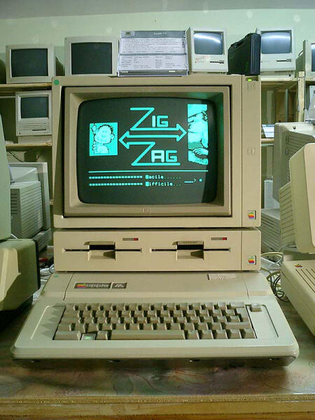 Компьютер Apple IIe