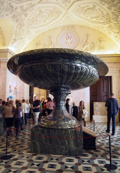Колыванская ваза в здании Нового Эрмитажа