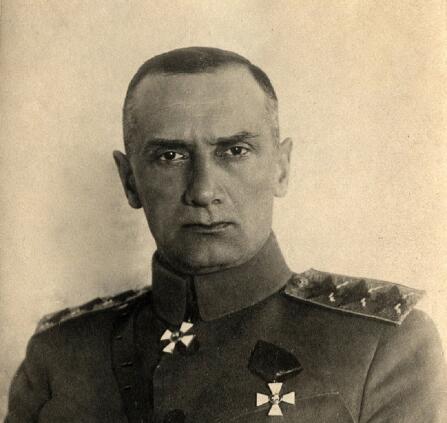 Верховный правитель России и Верховный главнокомандующий Русской армией адмирал А. В. Колчак