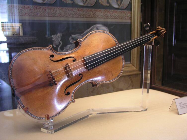 Скрипка работы Страдивари, собрание Мадридского королевского дворца