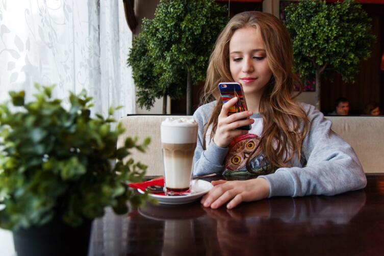 Телефон, Instagram и мягкий диван — лучшие друзья современного подростка?