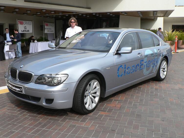 BMW Hydrogen 7 с водородным двигателем внутреннего сгорания