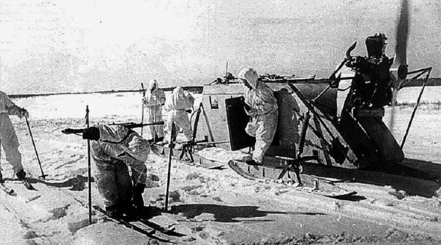 Высадка разведчиков из аэросаней НКЛ-16. Зима 1942—1943 гг.
