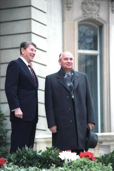 Рональд Рейган и Михаил Горбачёв, 1985 г.