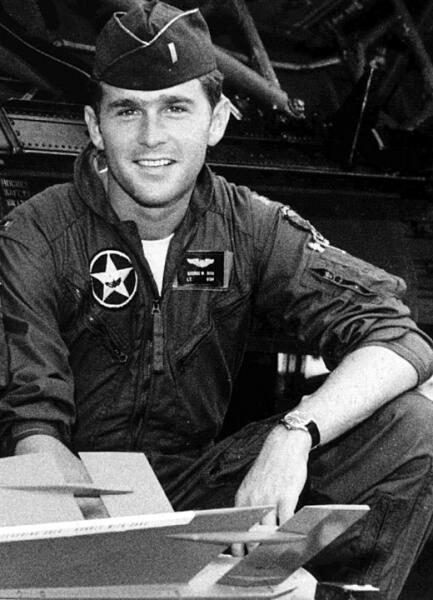 Лейтенант Джордж Буш в ВВС Национальной гвардии Техаса