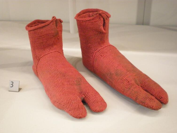 Вязаные носки IV—V веков, найденные в Египте в конце XIX века