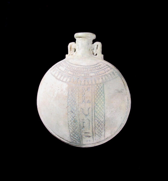 Фаянсовая новогодняя бутылка из Чиддингстоунской церкви, примерно 600 год до н. э. 