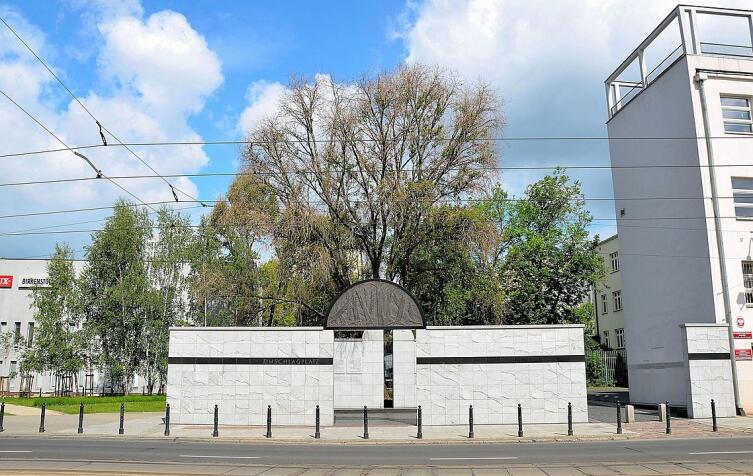 Мемориал на месте Умшлагплац