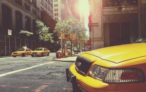 Что лучше — иметь свой автомобиль или пользоваться услугами такси?