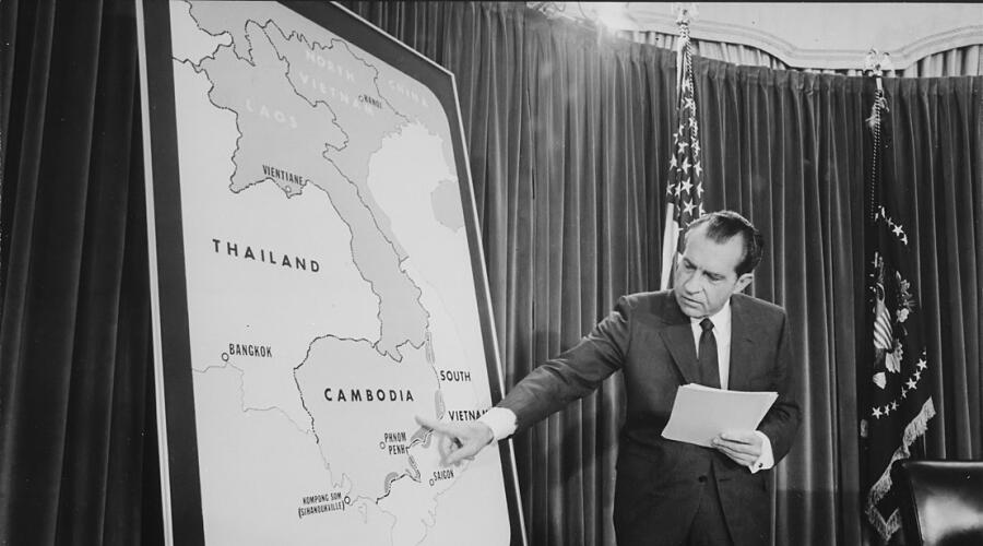 Ричард Никсон на пресс-конференции, посвящённой началу операции в Камбодже. 30 апреля 1970 г.