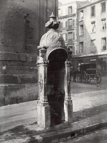 Колонна Рамбюто, писсуары, установленные в Париже в первой половине XIX века