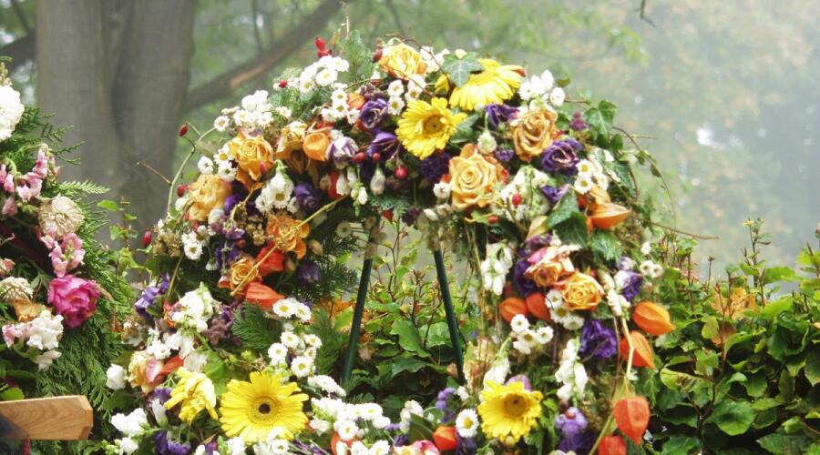 Как получить пособие на погребение и организовать похороны в Беларуси?