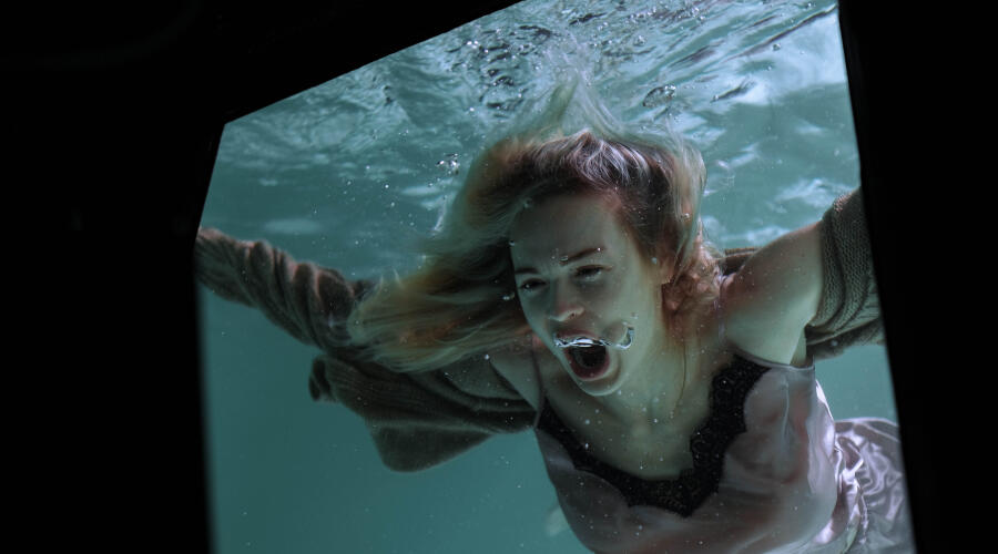 Sweet home: какие фильмы расскажут о «странных домах» и запертых в них людях?