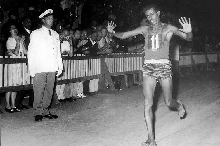 Абебе Бикила на финише. Рим, 1960 год.