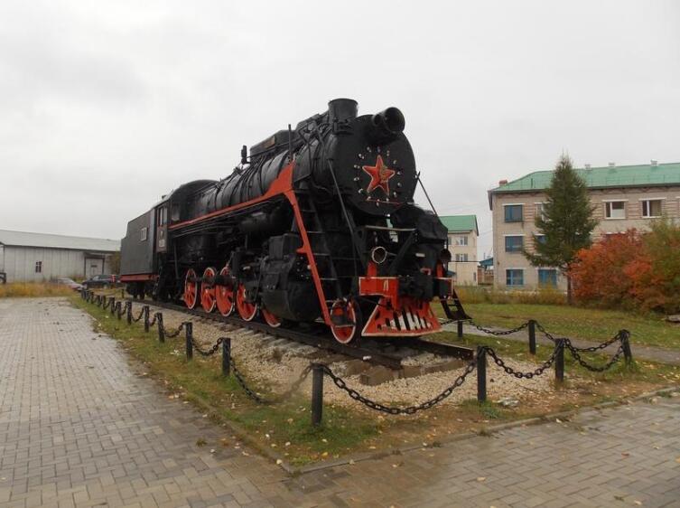 Памятник паровозу серии Л. Станция Микунь, Сосногорского отделения Северной железной дороги