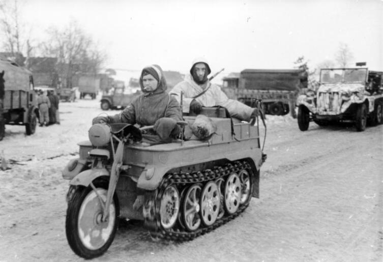 И это — тоже мотоцикл, хотя и на гусеницах SdKfz 2 (1940 год)