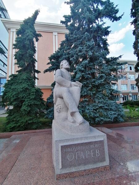 Памятник Огареву в Саранске