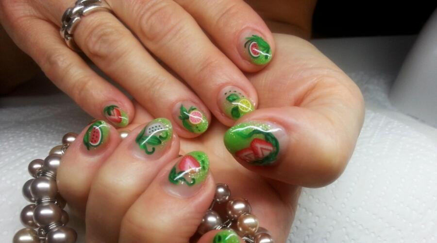 Маникюр с рисунком: стоит ли его делать?