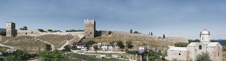 Генуэзская крепость и церковь Иоанна Предтечи в Феодосии