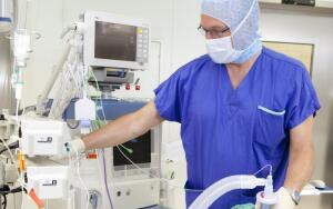 Врачи-анестезиологи: стражи комфорта и безопасности в операционной