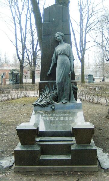 Могила Комиссаржевской на Тихвинском кладбище в Петербурге. Скульптор — Мария Диллон