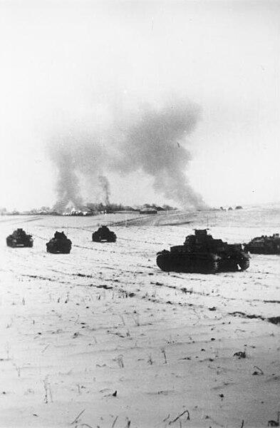 Немецкие танки атакуют советские позиции в районе Истры, 25 ноября 1941 г.