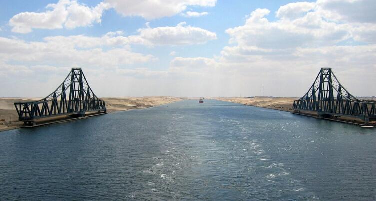 Суэцкий канал и железнодорожный мост Эль-Фердан