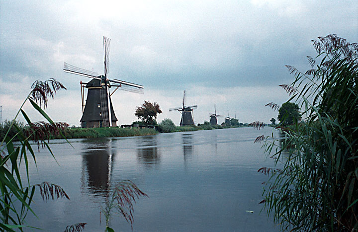 Комплекс ветряных мельниц Киндердейка — одна из наиболее посещаемых достопримечательностей Нидерландов