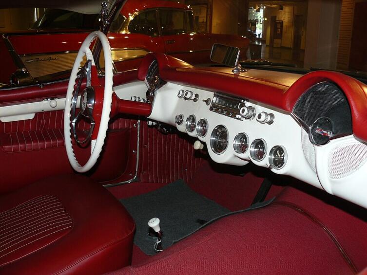 Интерьер Corvette 1954 г