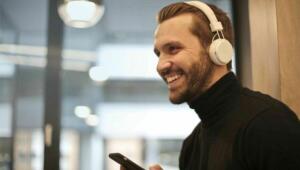 Преимущества онлайн-прослушивания музыки: как слушать песни в Интернете