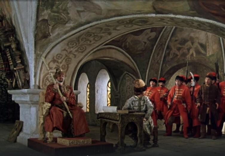 «Иван Васильевич меняет профессию». 5. Как управдом Иван Васильевич Бунша вписался в образ царя? «Иван Васильевич меняет профессию». 5. Как управдом Иван Васильевич Бунша вписался в образ царя?