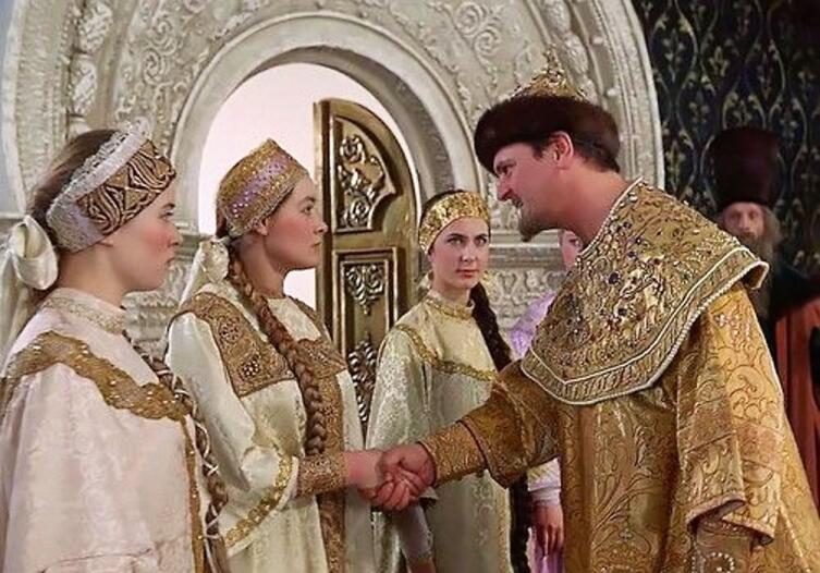 «Иван Васильевич меняет профессию». 5. Как управдом Иван Васильевич Бунша вписался в образ царя? «Иван Васильевич меняет профессию». 5. Как управдом Иван Васильевич Бунша вписался в образ царя?