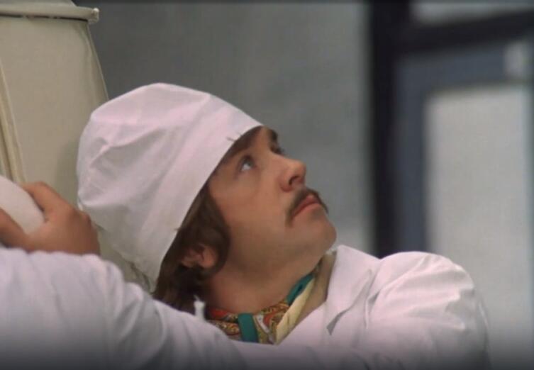 «Иван Васильевич меняет профессию». 5. Как управдом Иван Васильевич Бунша вписался в образ царя? «Иван Васильевич меняет профессию». 5. Как управдом Иван Васильевич Бунша вписался в образ царя?