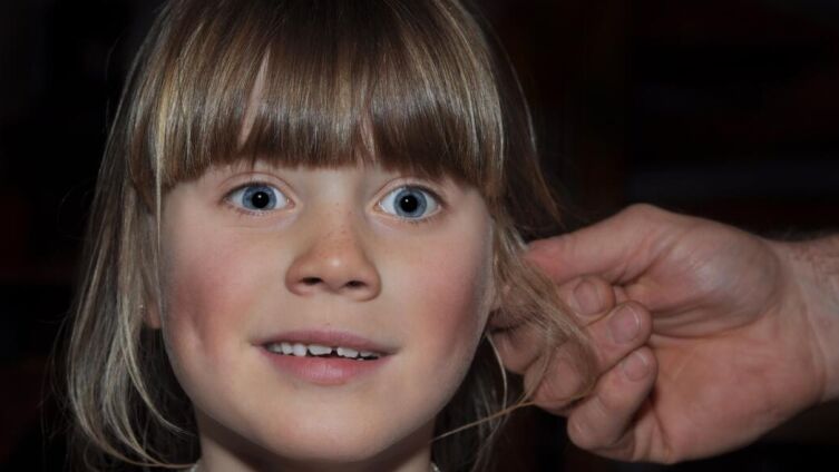 Кто умеет шевелить ушами?