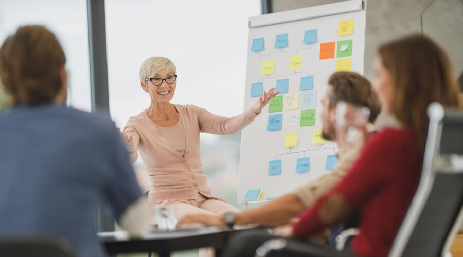 Кому подходит онлайн, а кому  оффлайн-изучение английского языка?