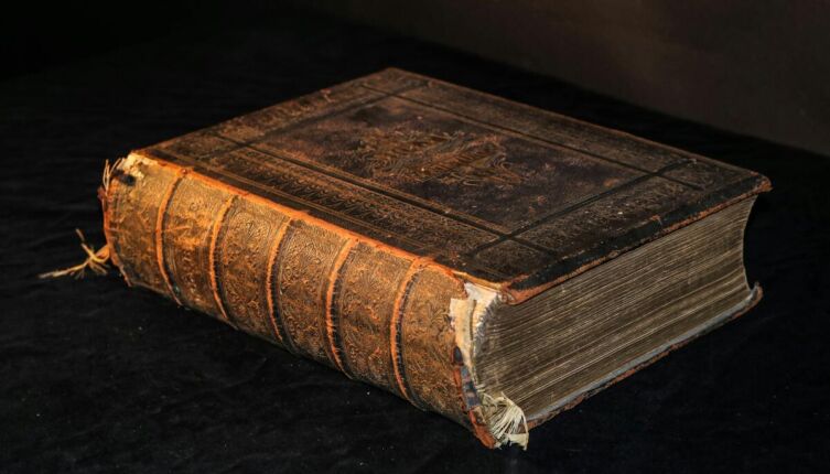 Кто начал впервые печатать книги в России?