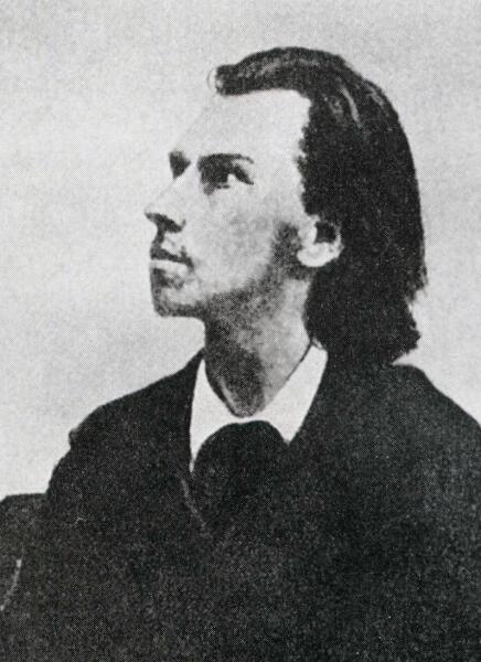 «Это май-баловник, это май-чародей…» Чьи поэтические строки цитирует герой романа «Двенадцать стульев»?