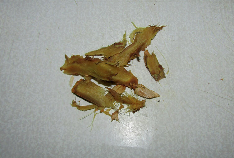 Порезанный на ломтики корень имбиря