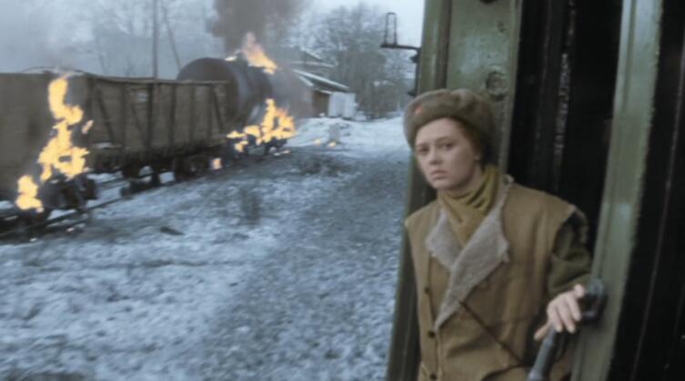 «Не женское» лицо Великой Отечественной. На какую судьбу были обречены девушки в войну?