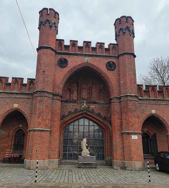 Одна из визитных карточек Калининграда — Росгартенские ворота