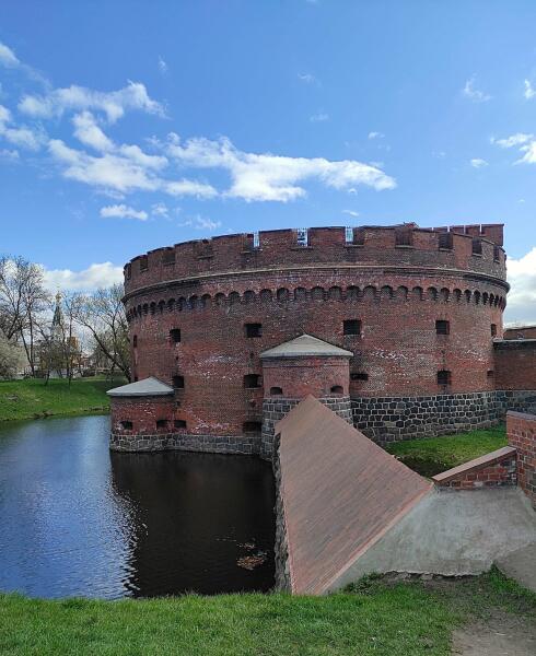 Башня «Дона» — трёхэтажное круглое здание