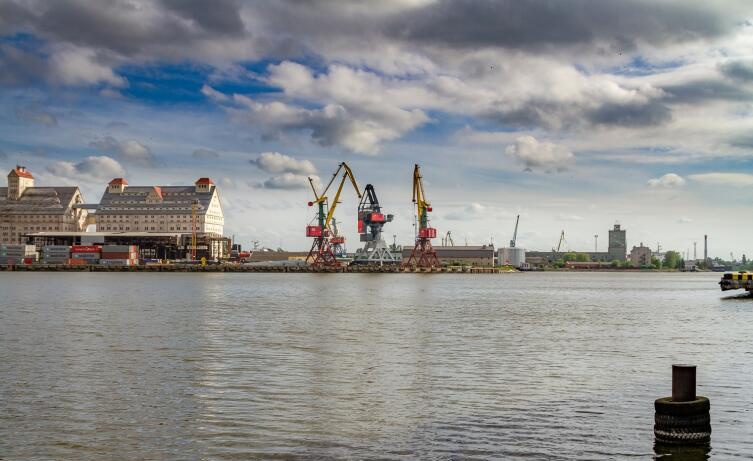 Река Преголя в устье, рядом с незамерзающим портом&nbsp;&mdash; воротами в Европу