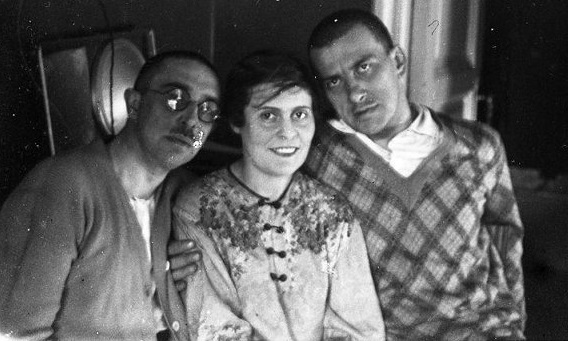 Осип Брик, Лиля Брик и Владимир Маяковский