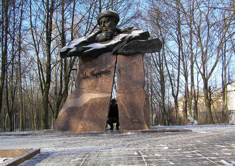 Памятник Владимиру Короткевичу